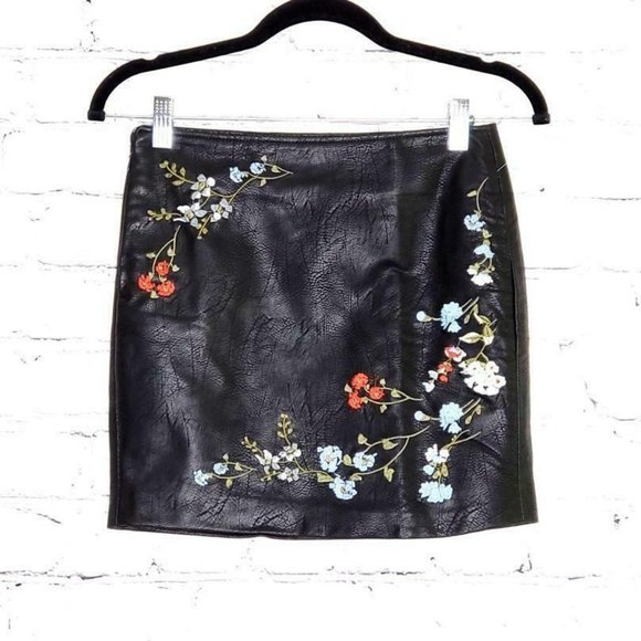 Topshop Dresses & Skirts - NWT Topshop Black Vegan Leather Embroidered Skirt